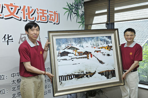 马云主席在太极禅苑收藏于江先生光影平面油画《雪乡》